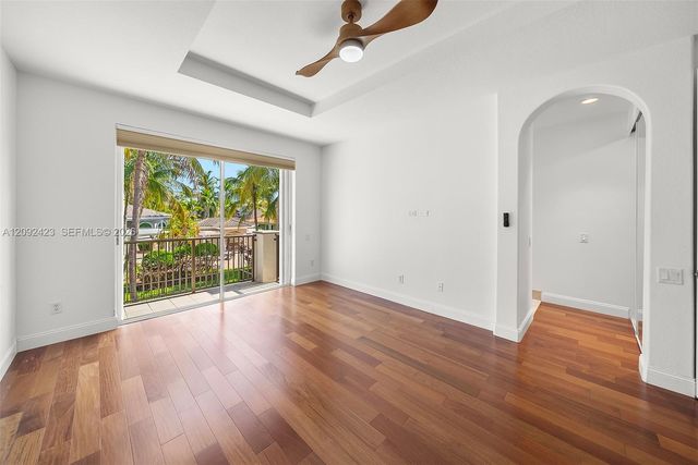 887 W Spinnaker Drive W, Hollywood, FL 33019