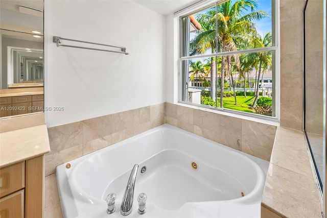 887 W Spinnaker Drive W, Hollywood, FL 33019