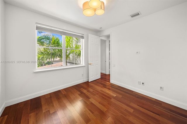 887 W Spinnaker Drive W, Hollywood, FL 33019