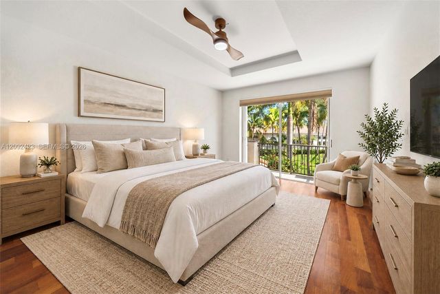 887 W Spinnaker Drive W, Hollywood, FL 33019