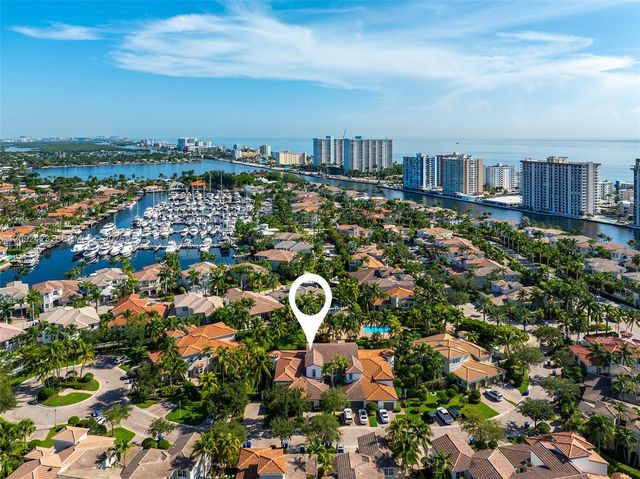 887 W Spinnaker Drive W, Hollywood, FL 33019