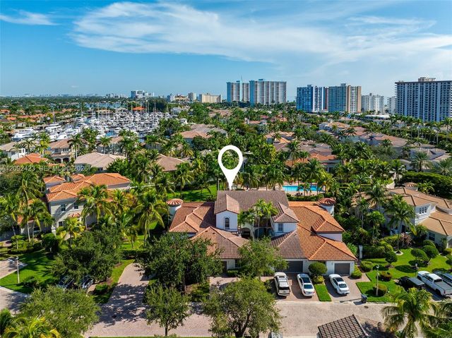 887 W Spinnaker Drive W, Hollywood, FL 33019