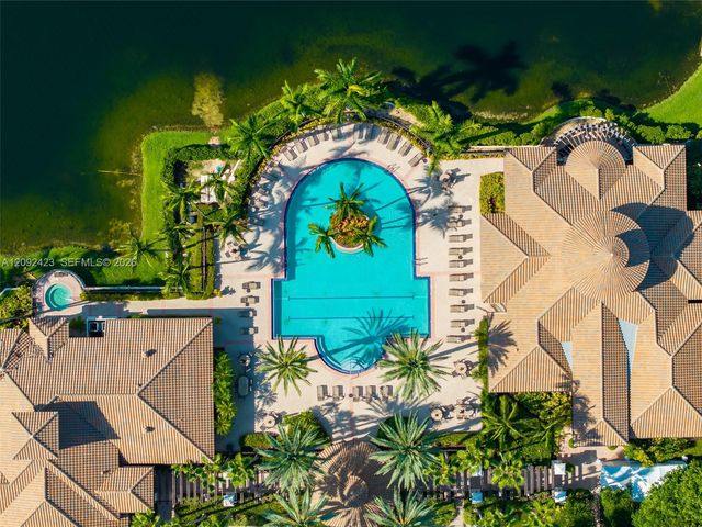 887 W Spinnaker Drive W, Hollywood, FL 33019