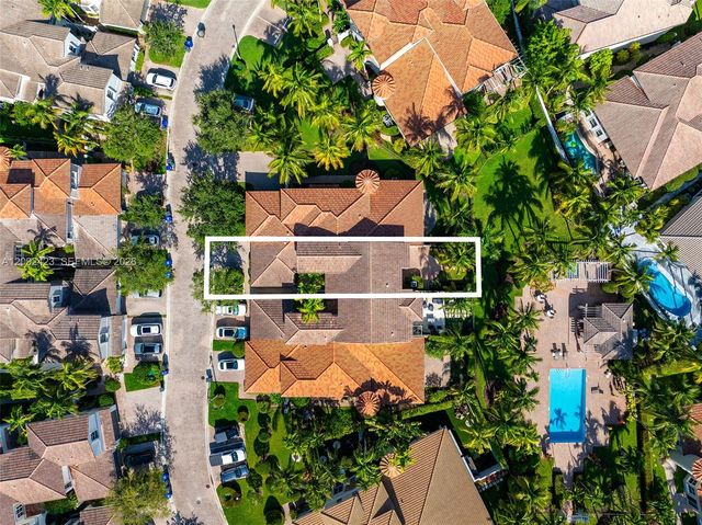 887 W Spinnaker Drive W, Hollywood, FL 33019