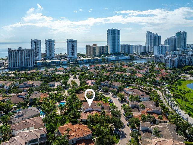 887 W Spinnaker Drive W, Hollywood, FL 33019