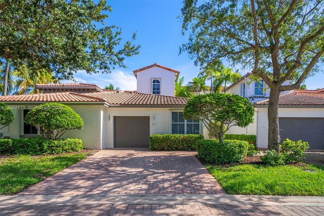 887 W Spinnaker Drive W, Hollywood, FL 33019
