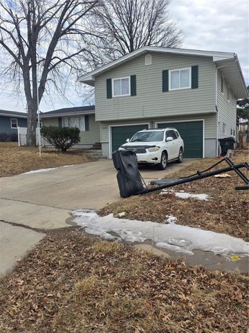 5109 Spencer Drive SW, Cedar Rapids, IA 52404