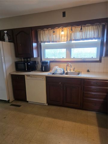 5109 Spencer Drive SW, Cedar Rapids, IA 52404