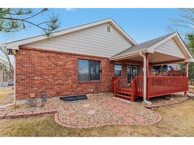 9657 W Peakview Dr, Littleton, CO 80123