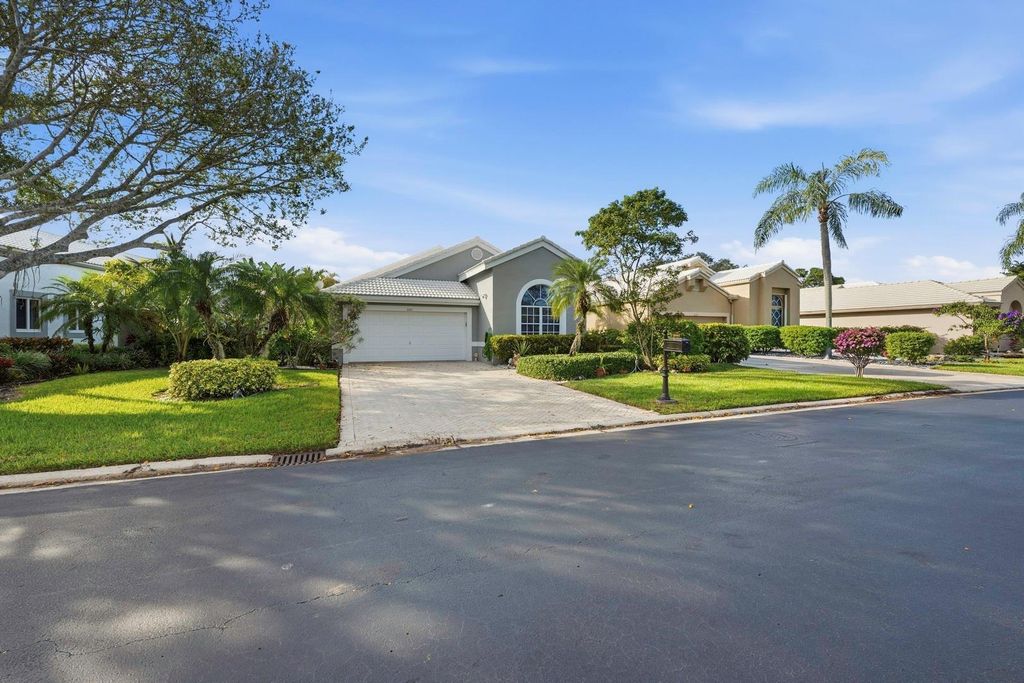 6441 Three Lakes Ln, Boynton Beach, FL 33437