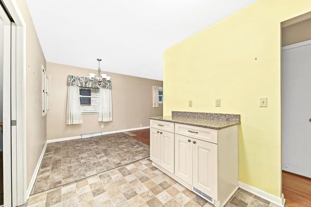 2526 S 83rd STREET, West Allis, WI 53219