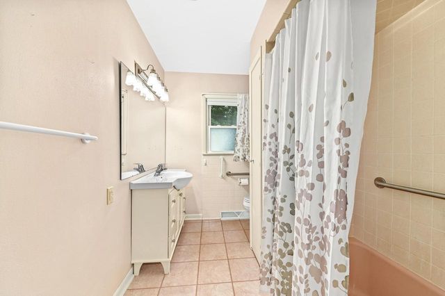 2526 S 83rd STREET, West Allis, WI 53219