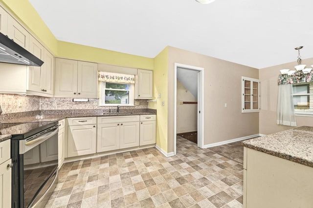 2526 S 83rd STREET, West Allis, WI 53219