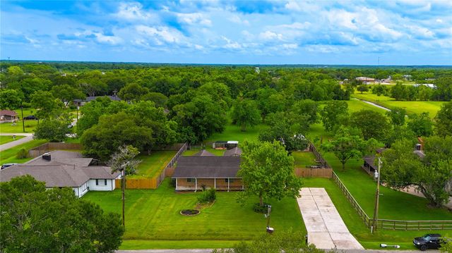 2465 Ryan Drive, Alvin, TX 77511