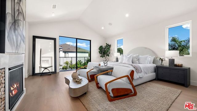 3364 Redwood Avenue, Los Angeles, CA 90066