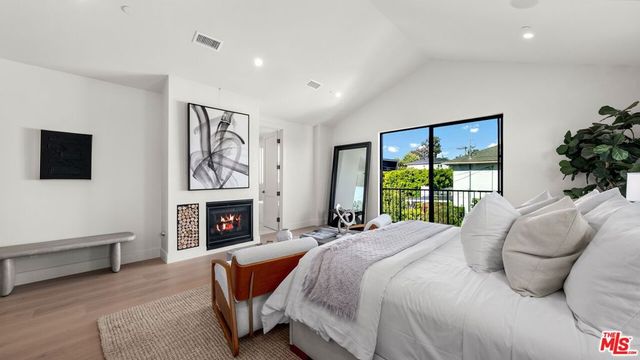 3364 Redwood Avenue, Los Angeles, CA 90066