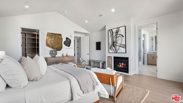 3364 Redwood Avenue, Los Angeles, CA 90066