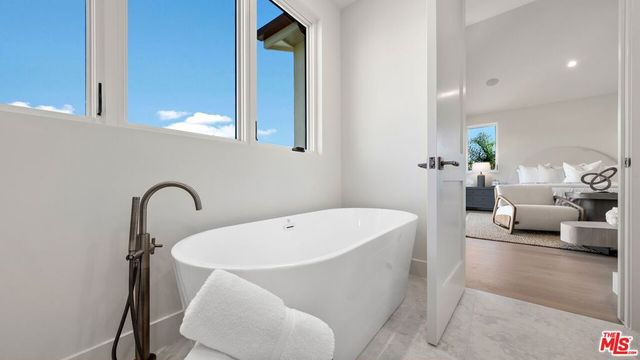 3364 Redwood Avenue, Los Angeles, CA 90066