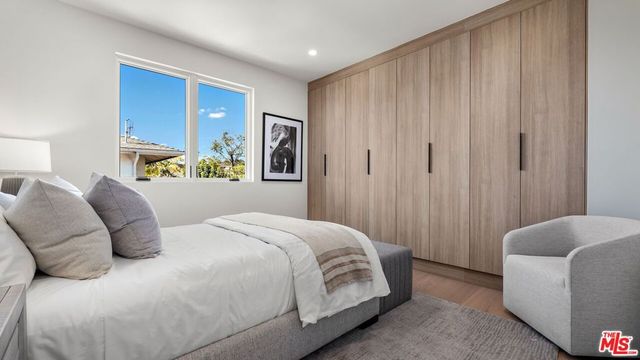 3364 Redwood Avenue, Los Angeles, CA 90066