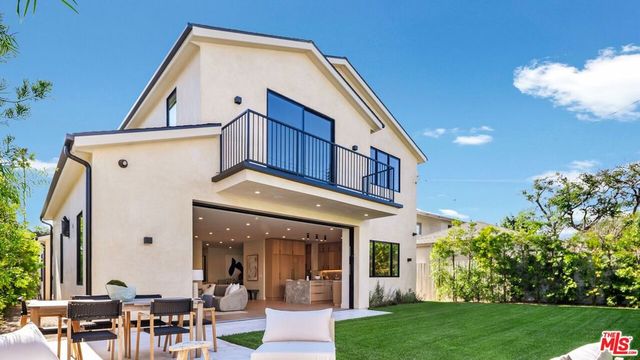 3364 Redwood Avenue, Los Angeles, CA 90066