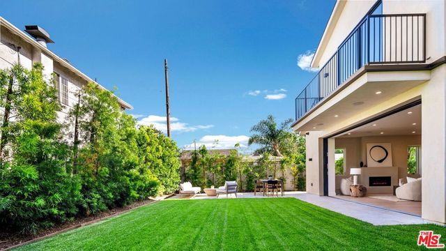 3364 Redwood Avenue, Los Angeles, CA 90066