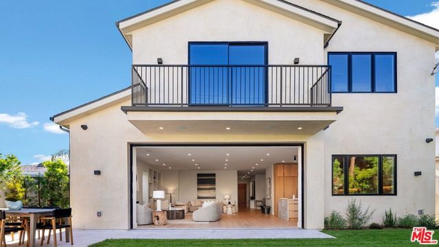 3364 Redwood Avenue, Los Angeles, CA 90066