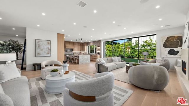 3364 Redwood Avenue, Los Angeles, CA 90066