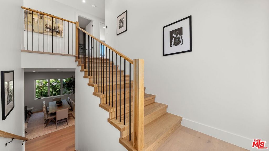 Image 13 of property listing at 3364 Redwood Avenue, Los Angeles, CA 90066