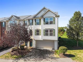 135 Kensington Dr, Ohio Twp, PA 15237