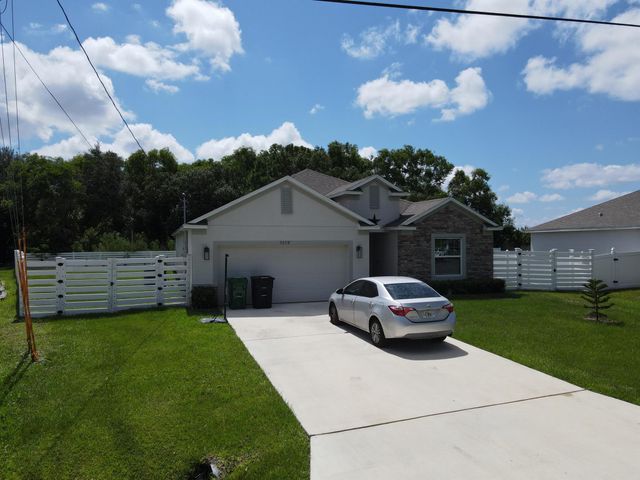 5252 NW East Piper Circle, Port St Lucie, FL 34986