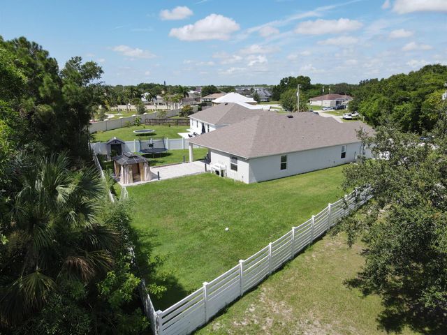 5252 NW East Piper Circle, Port St Lucie, FL 34986