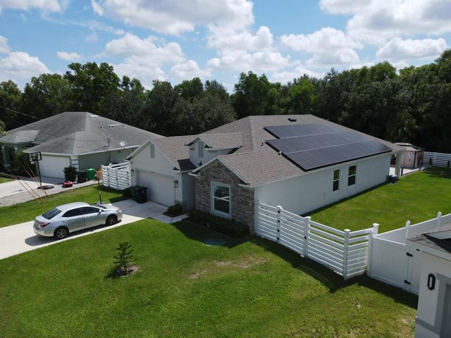 5252 NW East Piper Circle, Port St Lucie, FL 34986