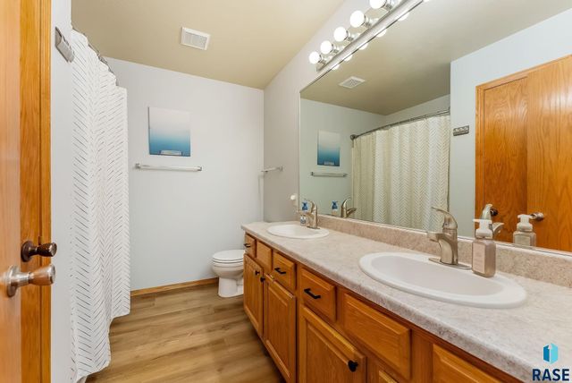 6600 W 67th St Street, Sioux Falls, SD 57106