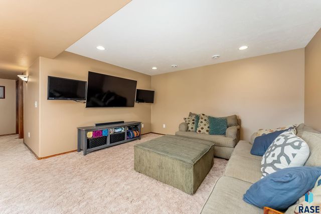 6600 W 67th St Street, Sioux Falls, SD 57106