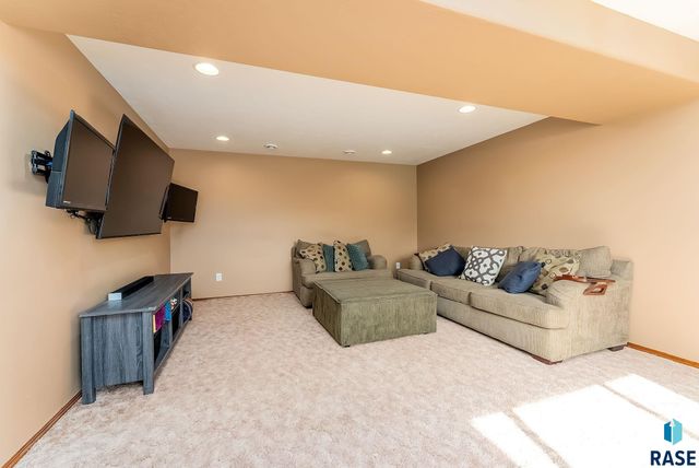 6600 W 67th St Street, Sioux Falls, SD 57106