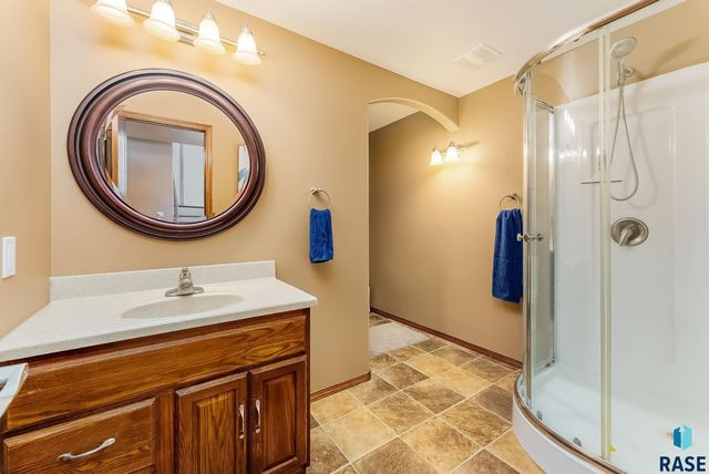 6600 W 67th St Street, Sioux Falls, SD 57106