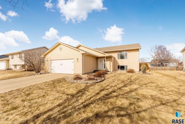 6600 W 67th St Street, Sioux Falls, SD 57106