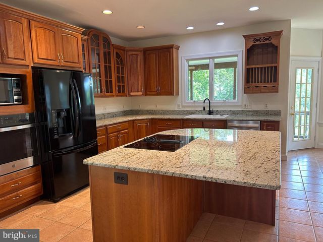 14205 MILLTOWN RD, Lovettsville, VA 20180