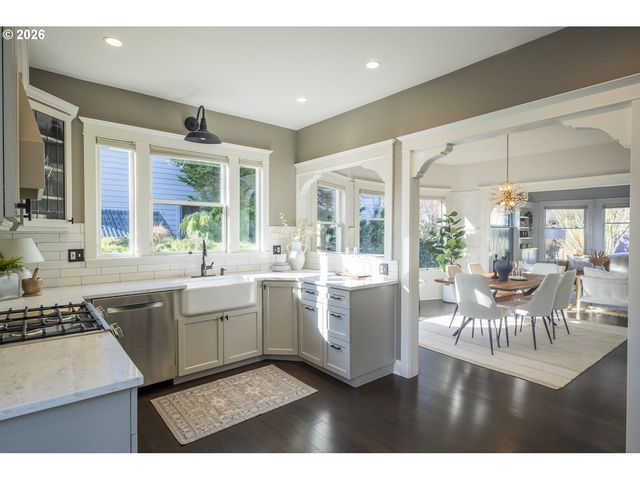 3426 Se STEPHENS St, Portland, OR 97214