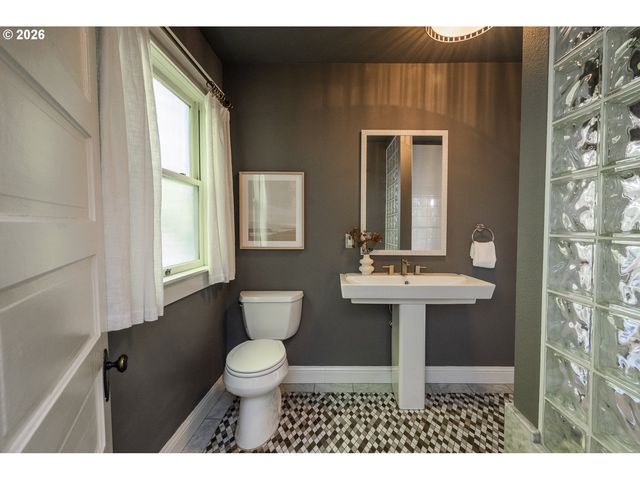 3426 Se STEPHENS St, Portland, OR 97214