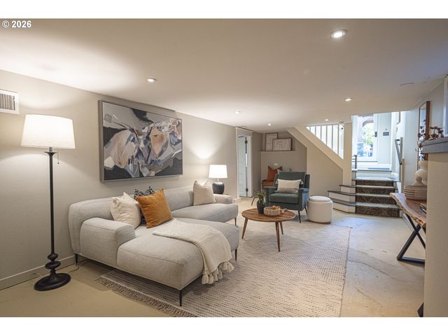 3426 Se STEPHENS St, Portland, OR 97214