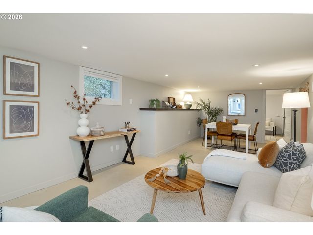 3426 Se STEPHENS St, Portland, OR 97214