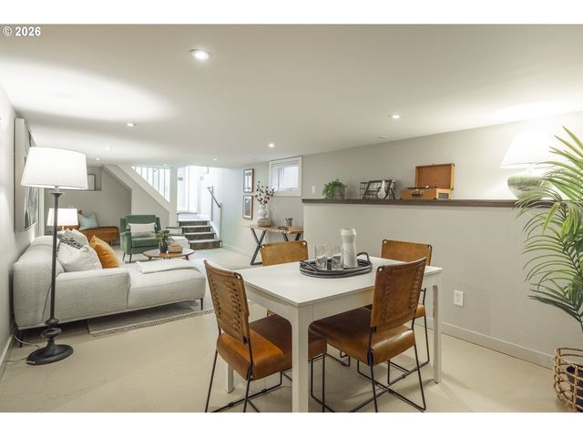 3426 Se STEPHENS St, Portland, OR 97214