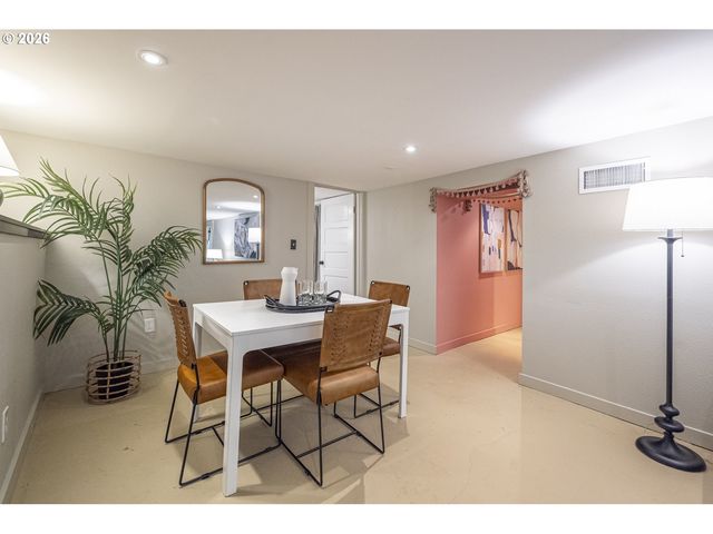 3426 Se STEPHENS St, Portland, OR 97214