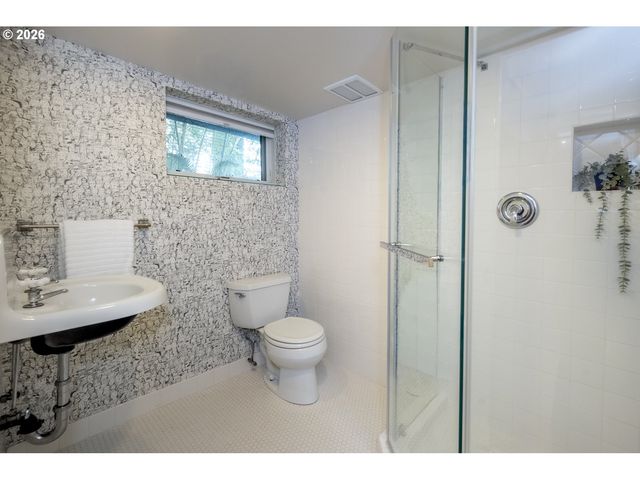 3426 Se STEPHENS St, Portland, OR 97214