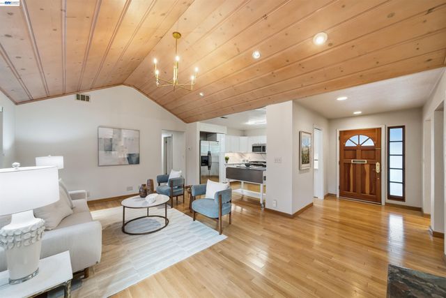 10561 Carver Dr, Cupertino, CA 95014