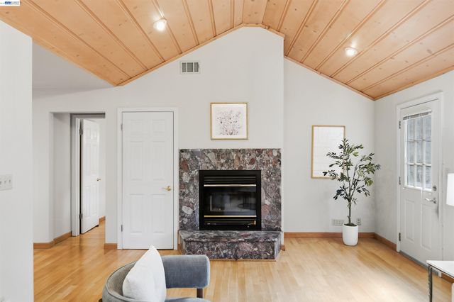 10561 Carver Dr, Cupertino, CA 95014