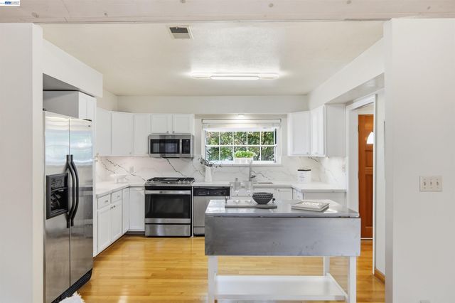 10561 Carver Dr, Cupertino, CA 95014