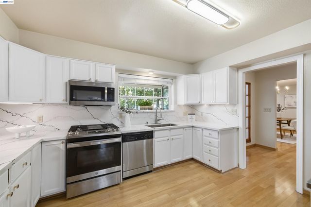 10561 Carver Dr, Cupertino, CA 95014