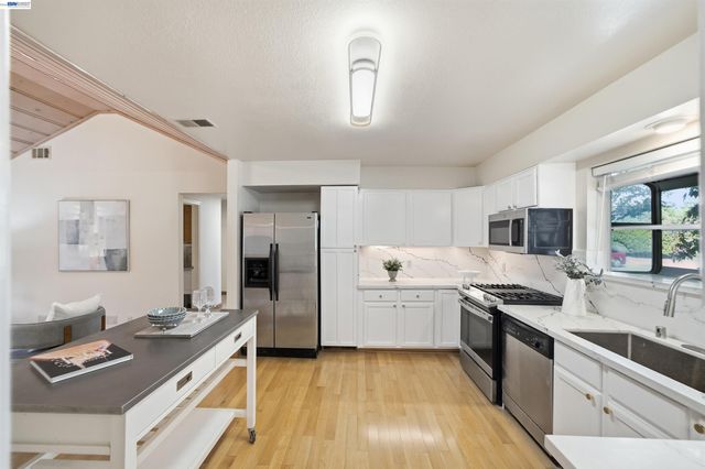 10561 Carver Dr, Cupertino, CA 95014